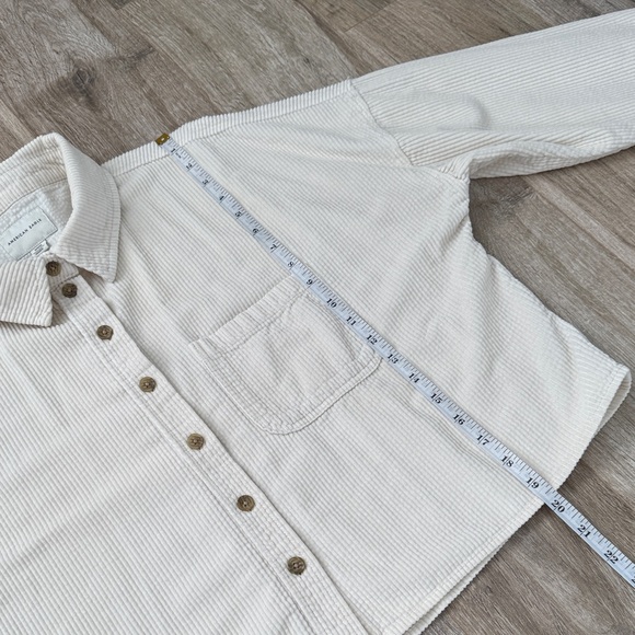 American Eagle Women’s Cream Corduroy Cropped Oversized Shirt Size M - Picture 9 of 11